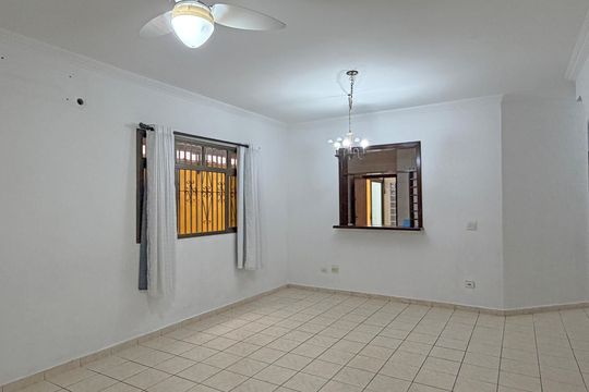 Casa para alugar com 3 quartos, 190m² em Campo Grande, Santos
