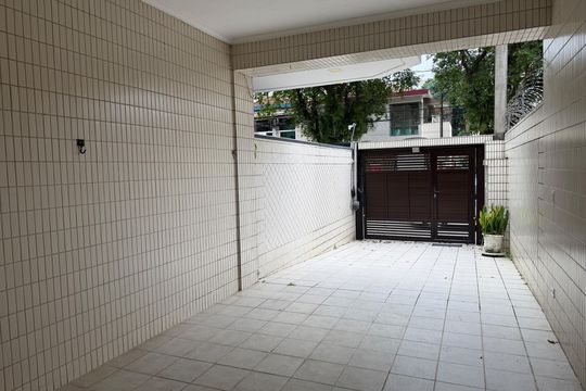 Garagem de casa para alugar com 3 quartos, 190m² em Campo Grande, Santos