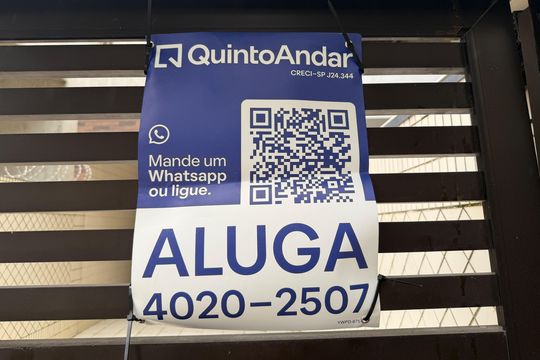 Placa instalada de casa para alugar com 3 quartos, 190m² em Campo Grande, Santos