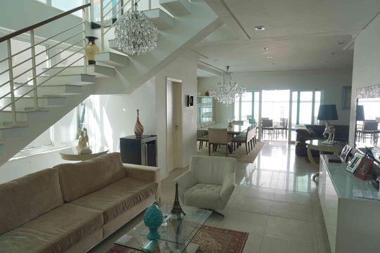 Sala de casa de condomínio à venda com 3 quartos, 350m² em Alphaville, Santana de Parnaíba