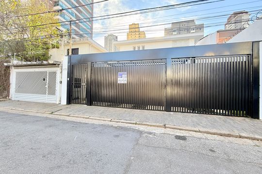 Fachada de casa para alugar com 4 quartos, 263m² em Brooklin, São Paulo