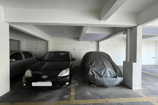 Garagem de apartamento à venda com 3 quartos, 220m² em Cabral, Contagem