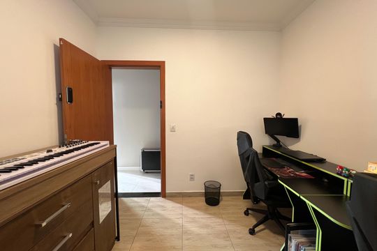 Quarto 2 de apartamento à venda com 3 quartos, 220m² em Cabral, Contagem
