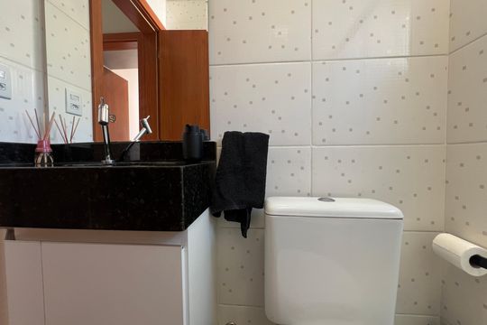 Banheiro Social de apartamento à venda com 3 quartos, 220m² em Cabral, Contagem