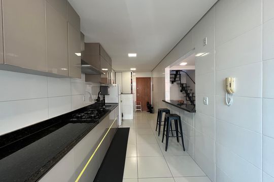Cozinha de apartamento à venda com 3 quartos, 220m² em Cabral, Contagem