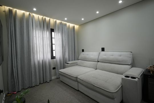 Sala de casa à venda com 3 quartos, 180m² em Vila Linda, Santo André