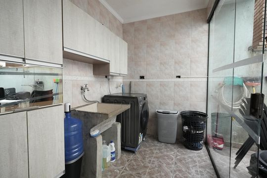 Área de Serviço de casa à venda com 3 quartos, 180m² em Vila Linda, Santo André
