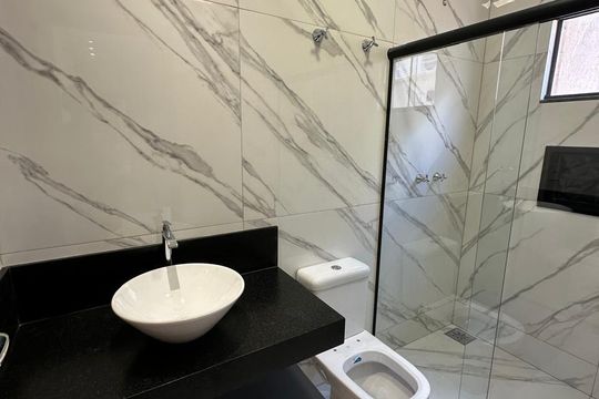 Banheiro de casa à venda com 3 quartos, 210m² em Jardim Atlântico, Goiânia
