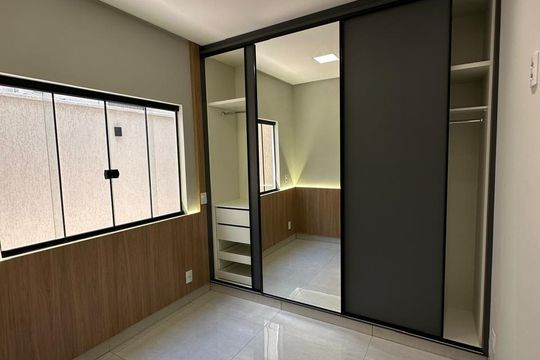 Quarto de casa à venda com 3 quartos, 210m² em Jardim Atlântico, Goiânia
