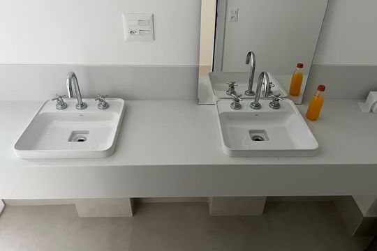 Banheiro 1 de apartamento à venda com 3 quartos, 182m² em Alto de Pinheiros, São Paulo