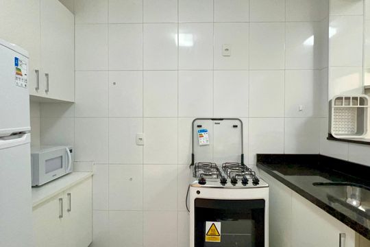 Cozinha de apartamento para alugar com 1 quarto, 45m² em Sumaré, São Paulo