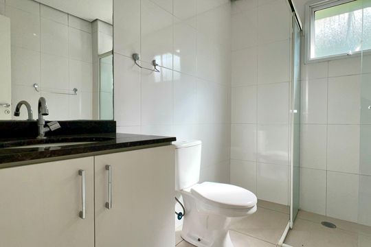 Banheiro - torneira de apartamento para alugar com 2 quartos, 62m² em Sumaré, São Paulo