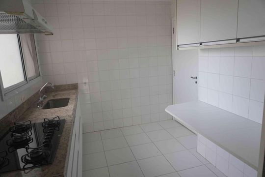 Cozinha de apartamento para alugar com 2 quartos, 144m² em Alphaville, Santana de Parnaíba