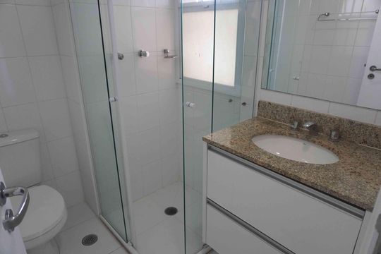 Banheiro da Suíte 3 de apartamento para alugar com 2 quartos, 144m² em Alphaville, Santana de Parnaíba