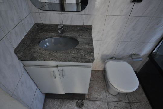 Banheiro de casa para alugar com 2 quartos, 120m² em Jardim Maria Nazare, São Paulo