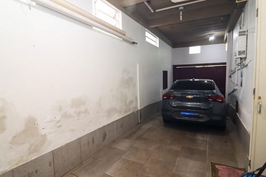 Garagem de casa à venda com 5 quartos, 210m² em Vila Nova, Porto Alegre