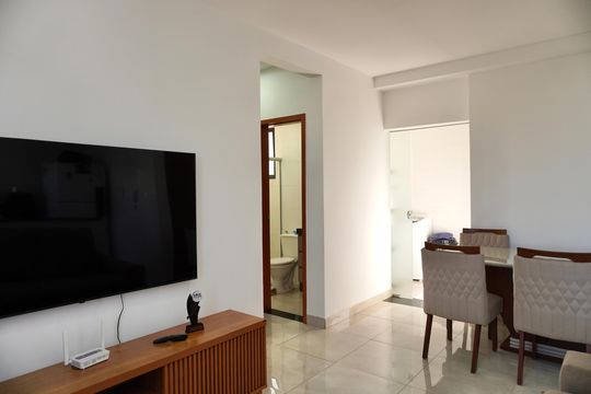 Sala  de apartamento à venda com 2 quartos, 70m² em Jardim Industrial, Contagem