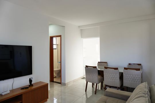 Sala  de apartamento à venda com 2 quartos, 70m² em Jardim Industrial, Contagem