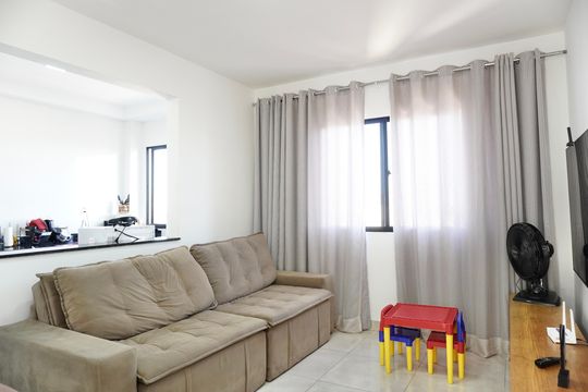 Sala  de apartamento à venda com 2 quartos, 70m² em Jardim Industrial, Contagem