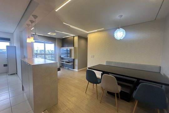 Apartamento para alugar com 3 quartos, 74m² em Jardim Tupanci, Barueri