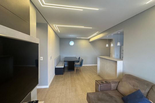 Sala de apartamento para alugar com 3 quartos, 74m² em Jardim Tupanci, Barueri