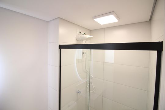 Banheiro de kitnet/studio para alugar com 1 quarto, 24m² em Centro, Osasco