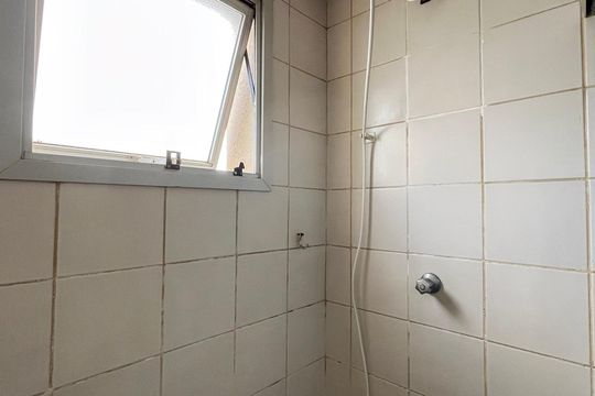 Banheiro de apartamento para alugar com 2 quartos, 54m² em Vila Nair, São Paulo