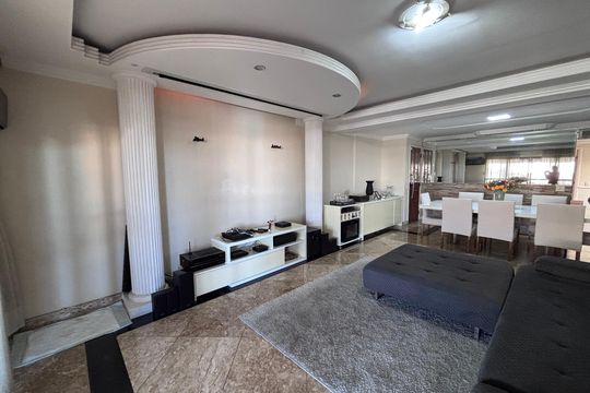 Sala de apartamento para alugar com 5 quartos, 217m² em Recreio dos Bandeirantes, Rio de Janeiro