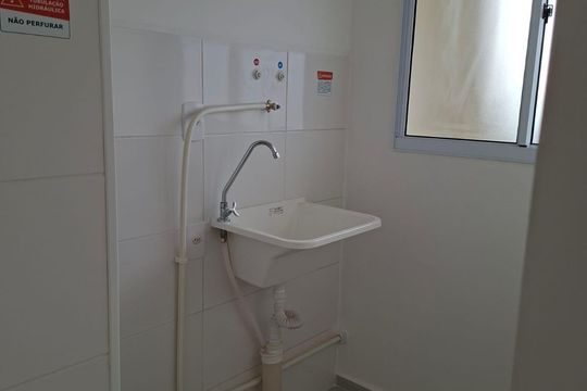 Área de serviço de apartamento para alugar com 2 quartos, 58m² em Rio do Ouro, São Gonçalo