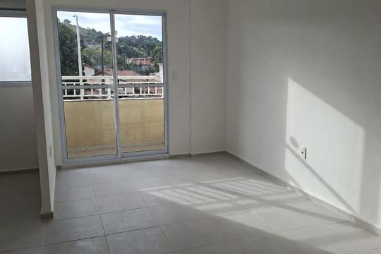 Sala de apartamento para alugar com 2 quartos, 58m² em Rio do Ouro, São Gonçalo