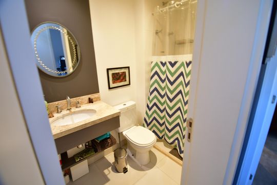 Banheiro Social de apartamento à venda com 2 quartos, 74m² em Fazenda Santa Cândida, Campinas