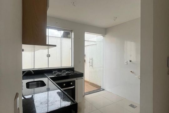 Cozinha de apartamento para alugar com 2 quartos, 60m² em Minas Caixa, Belo Horizonte