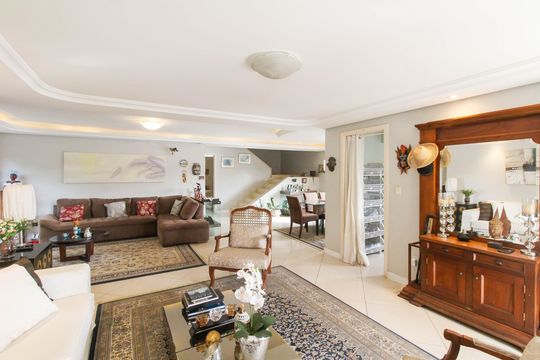 Casa à venda com 6 quartos, 550m² em Marechal Rondon, Canoas