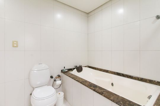 Banheiro da Suíte 3 de casa à venda com 6 quartos, 550m² em Marechal Rondon, Canoas