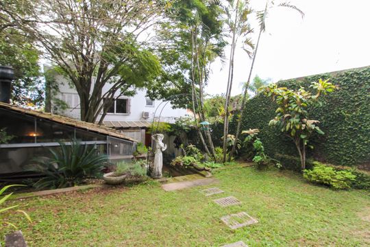 Área externa de casa à venda com 6 quartos, 550m² em Marechal Rondon, Canoas