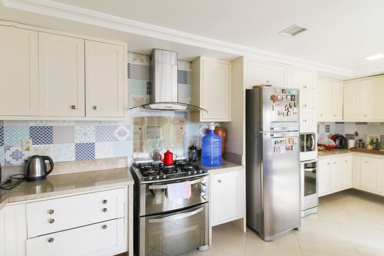 Cozinha de casa à venda com 6 quartos, 550m² em Marechal Rondon, Canoas