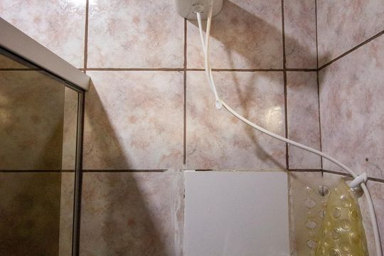 Banheiro social de casa à venda com 3 quartos, 233m² em Riacho Fundo Ii, Brasília