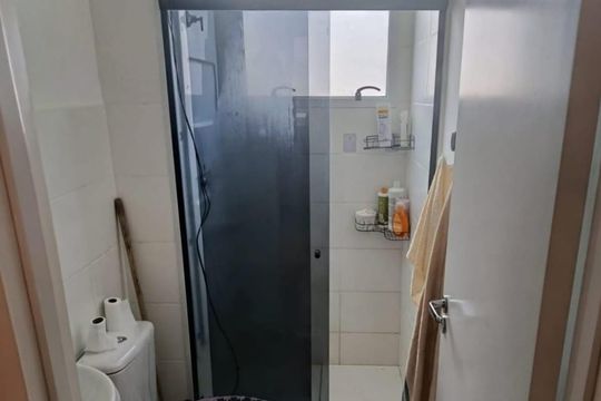 Banheiro de apartamento para alugar com 2 quartos, 44m² em Campo Grande, Rio de Janeiro