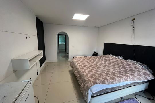 Suíte 1 de casa para alugar com 3 quartos, 1000m² em Real Parque, São Paulo