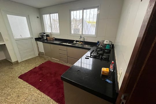 Cozinha de casa para alugar com 3 quartos, 1000m² em Real Parque, São Paulo