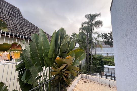 Sacada  de casa para alugar com 3 quartos, 1000m² em Real Parque, São Paulo