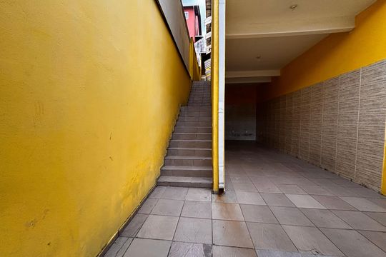 Entrada de casa à venda com 3 quartos, 180m² em Jardim Graziela, Barueri