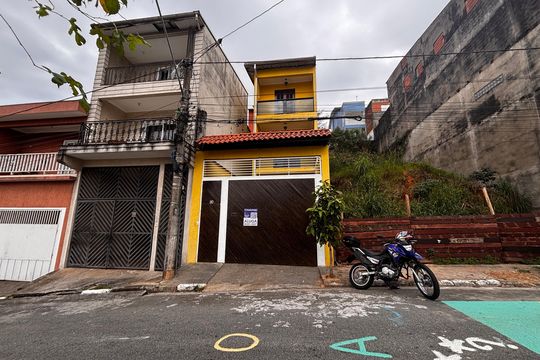 Casa à venda com 3 quartos, 180m² em Jardim Graziela, Barueri