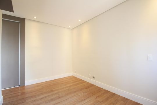 Suíte  de apartamento para alugar com 3 quartos, 84m² em Parque Reboucas, São Paulo