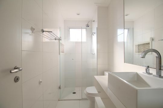 Banheiro Suíte  de apartamento para alugar com 3 quartos, 84m² em Parque Reboucas, São Paulo