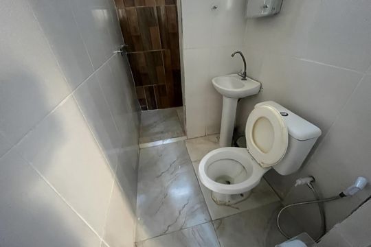 Banheiro 1 de kitnet/studio para alugar com 2 quartos, 30m² em Freguesia (ilha do Governador), Rio de Janeiro