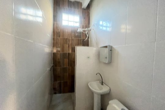 Banheiro 1 de kitnet/studio para alugar com 2 quartos, 30m² em Freguesia (ilha do Governador), Rio de Janeiro