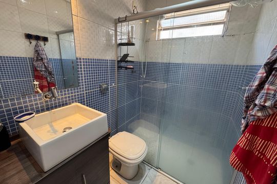 Banheiro de apartamento à venda com 2 quartos, 74m² em Presidente Altino, Osasco