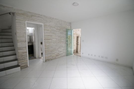 Sala de casa de condomínio à venda com 2 quartos, 88m² em Taquara, Rio de Janeiro