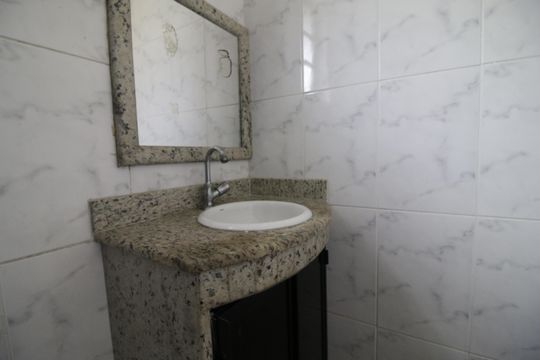 Banheiro da Suíte 1 de casa de condomínio à venda com 2 quartos, 88m² em Taquara, Rio de Janeiro